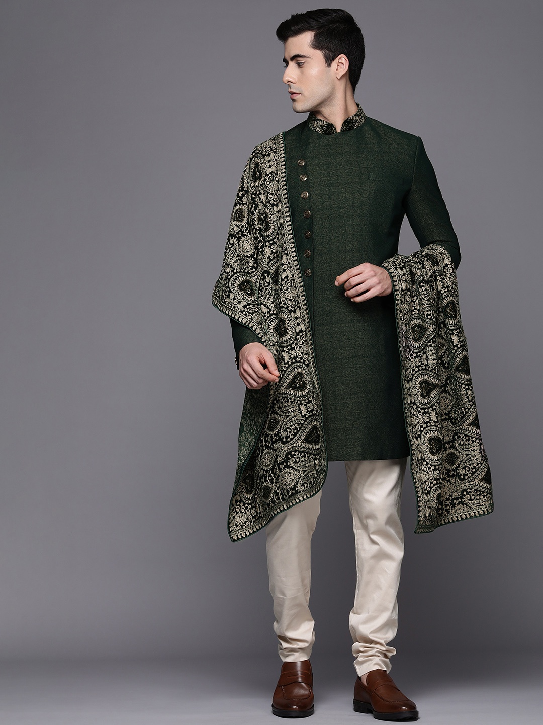 

Manyavar Men Green & Off White Self Design Sherwani Set With Dupatta