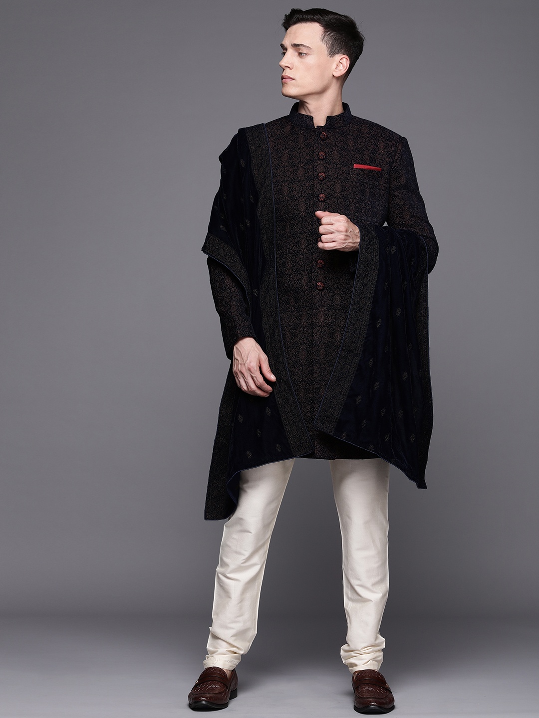 

Manyavar Men Navy Blue & Off White Self Design Sherwani Set With Dupatta
