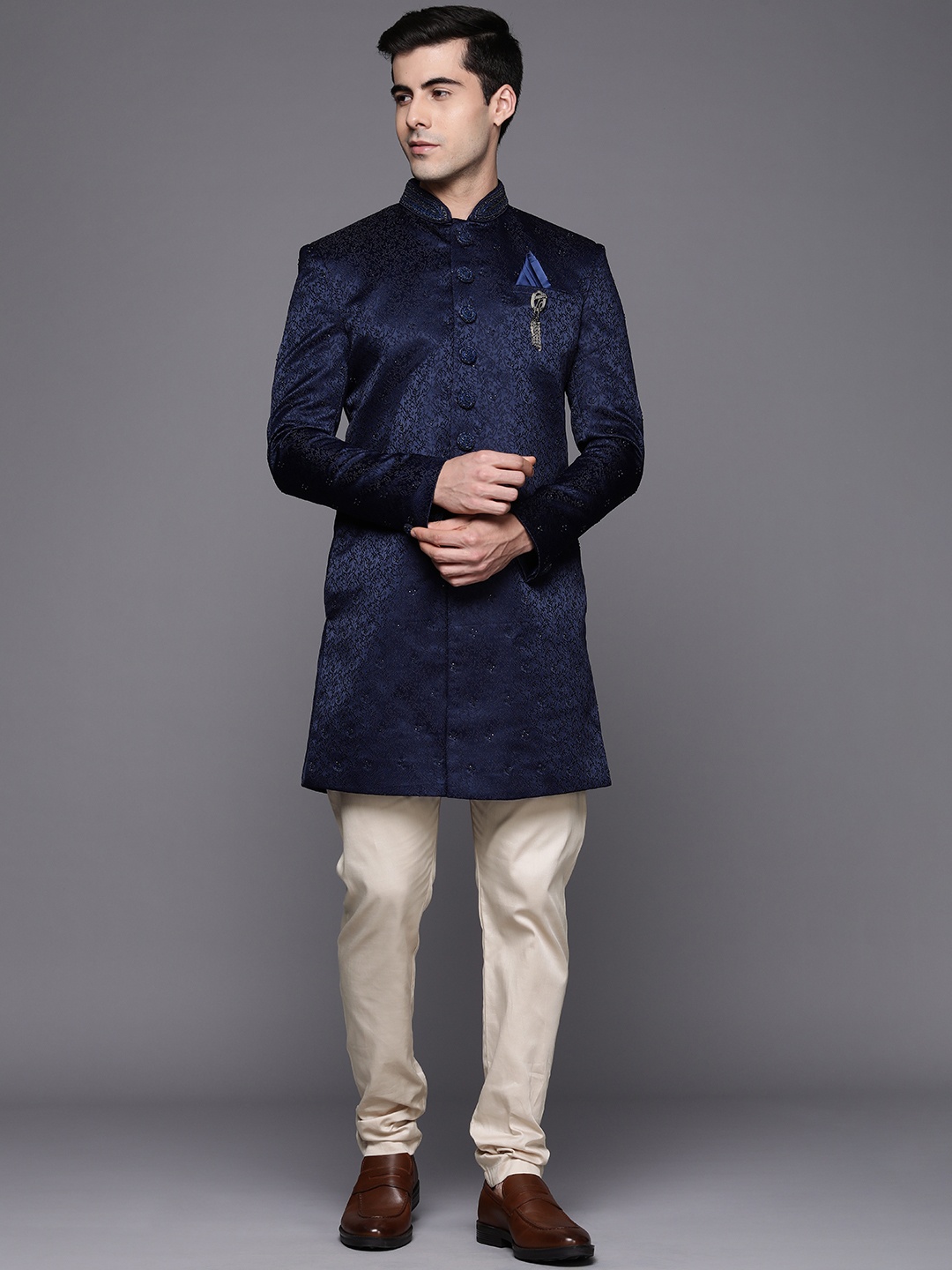 

Manyavar Men Navy Blue & Off White Self Design Sherwani Set With Dupatta