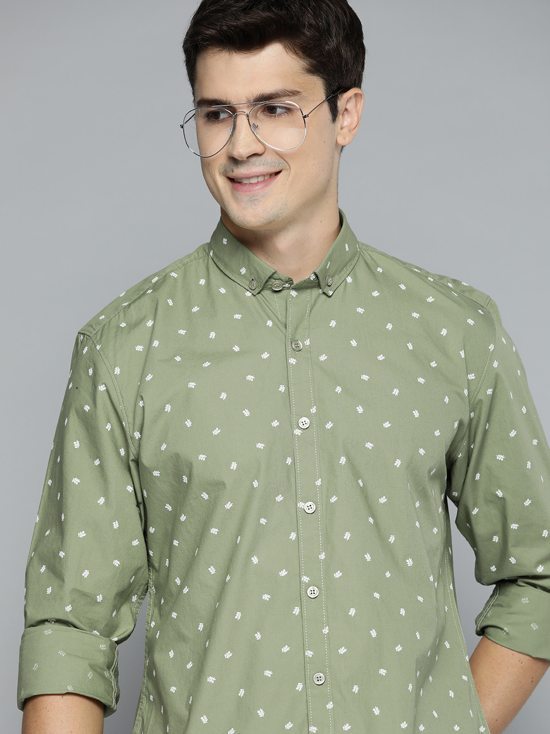 

Mast & Harbour Men Olive Green & White Pure Cotton Printed Casual Shirt