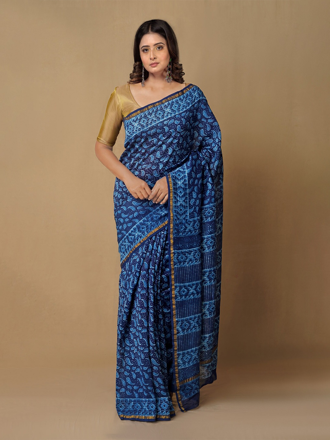 

Unnati Silks Women Navy Blue & White Ethnic Motifs Zari Pure Cotton Chanderi Saree