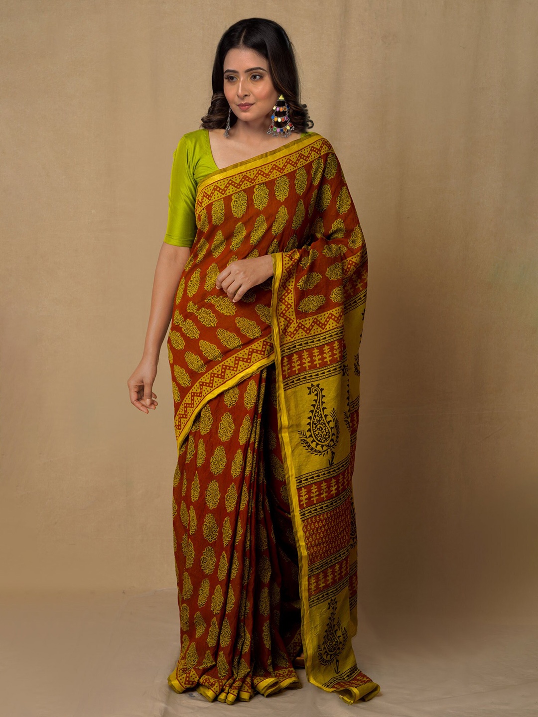 

Unnati Silks women Maroon & Green Bagh Zari Chanderi Saree