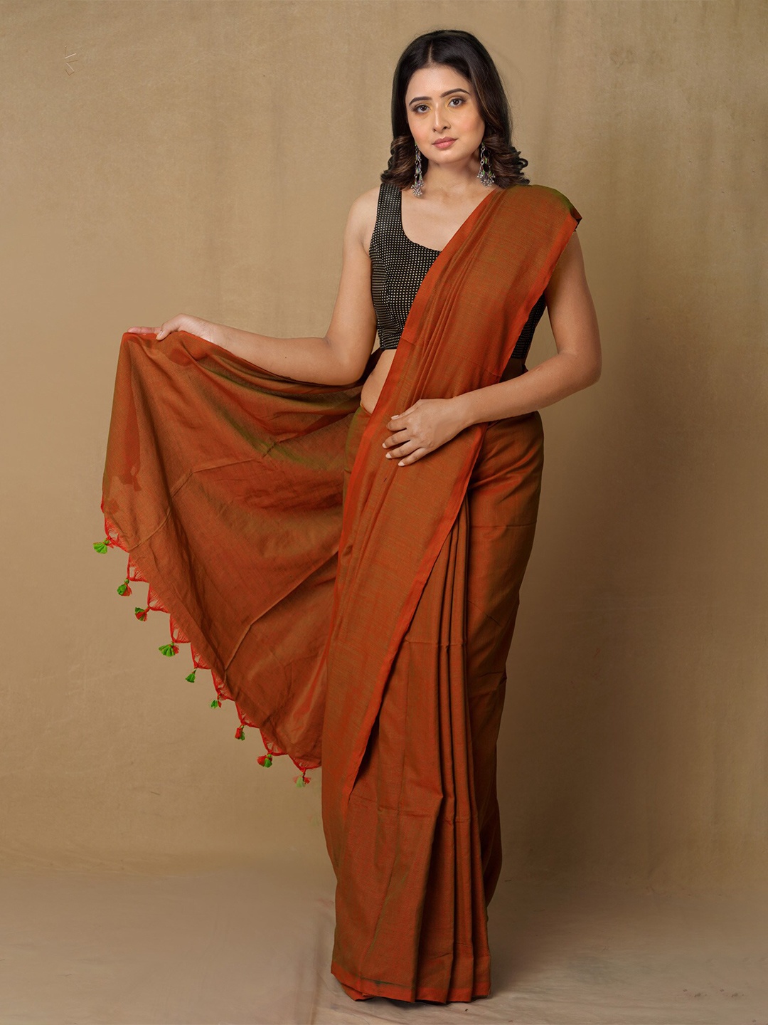 

Unnati Silks Green & Orange Woven Design Zari Pure Linen Jamdani Saree