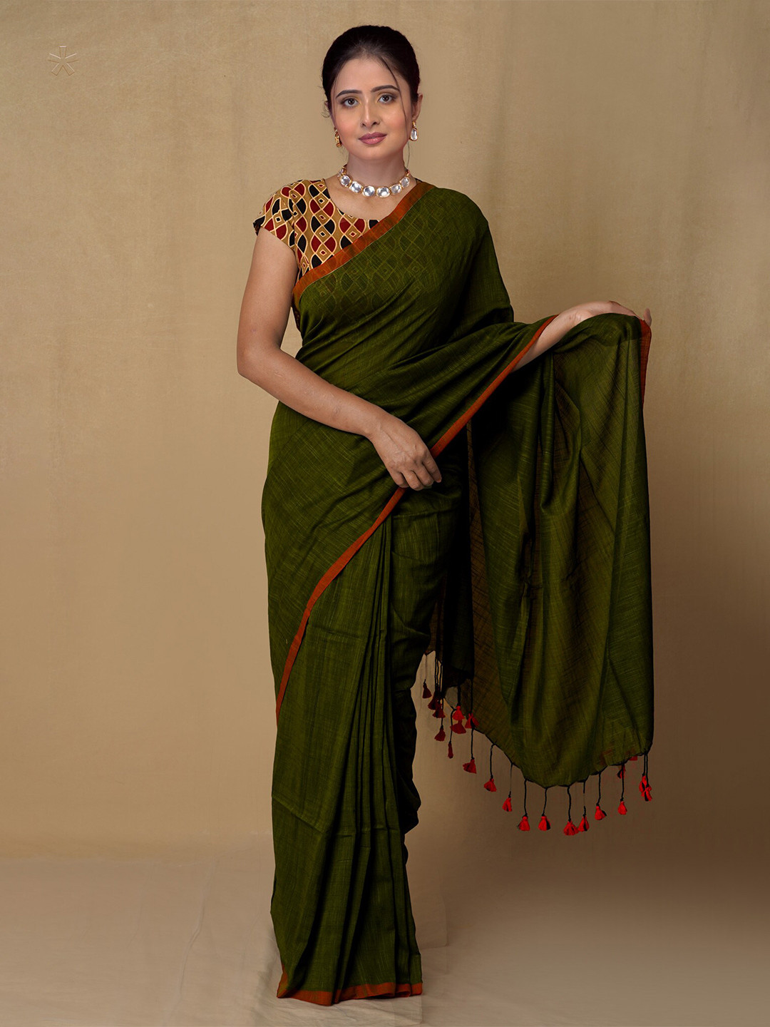 

Unnati Silks Green & Pink Woven Design Zari Pure Linen Jamdani Saree