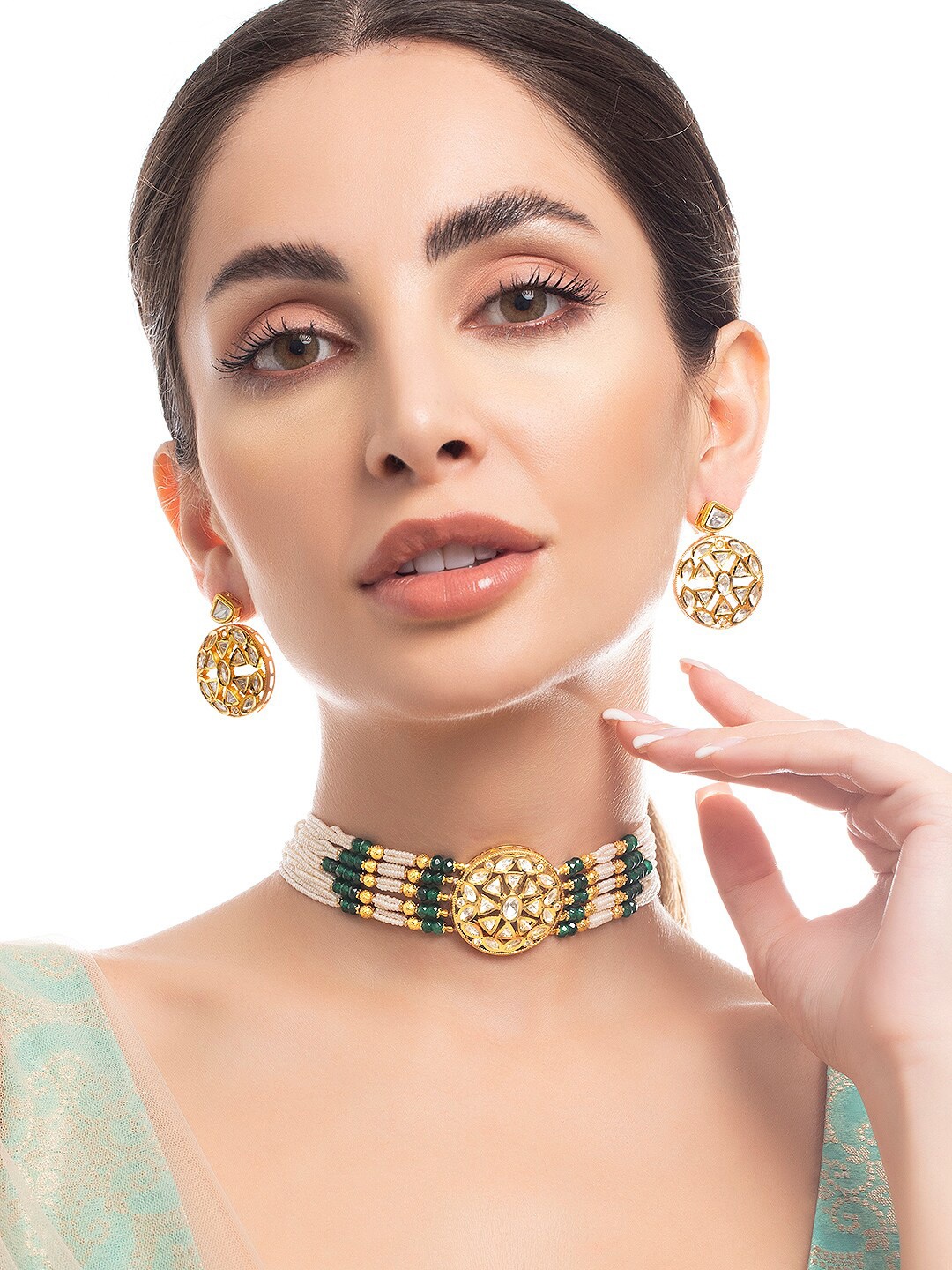 

Rubans Gold-Plated Green & White Kundan Studded & Beaded Jewellery Set