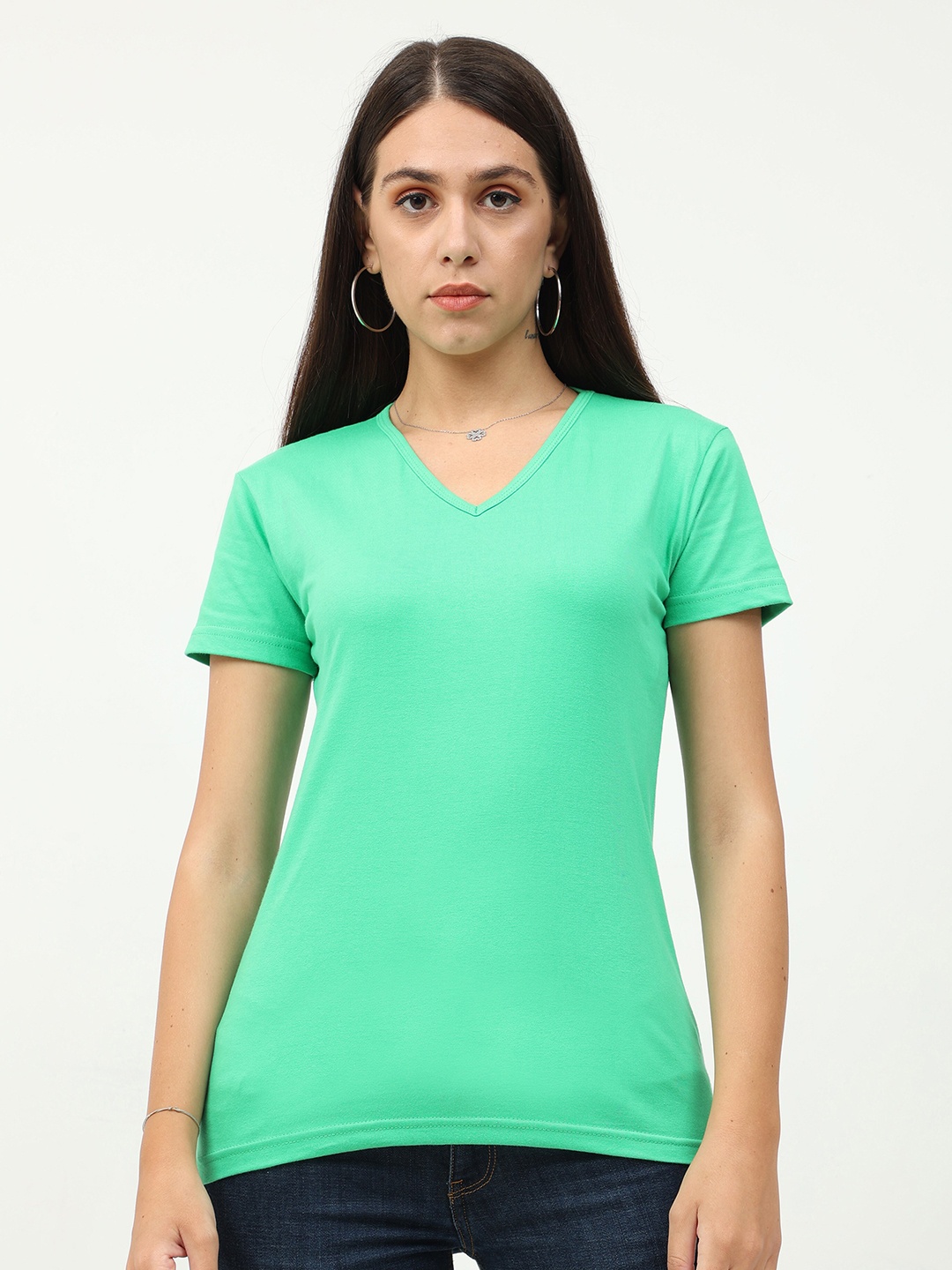 

Fleximaa Women Green Solid V-Neck T-shirt