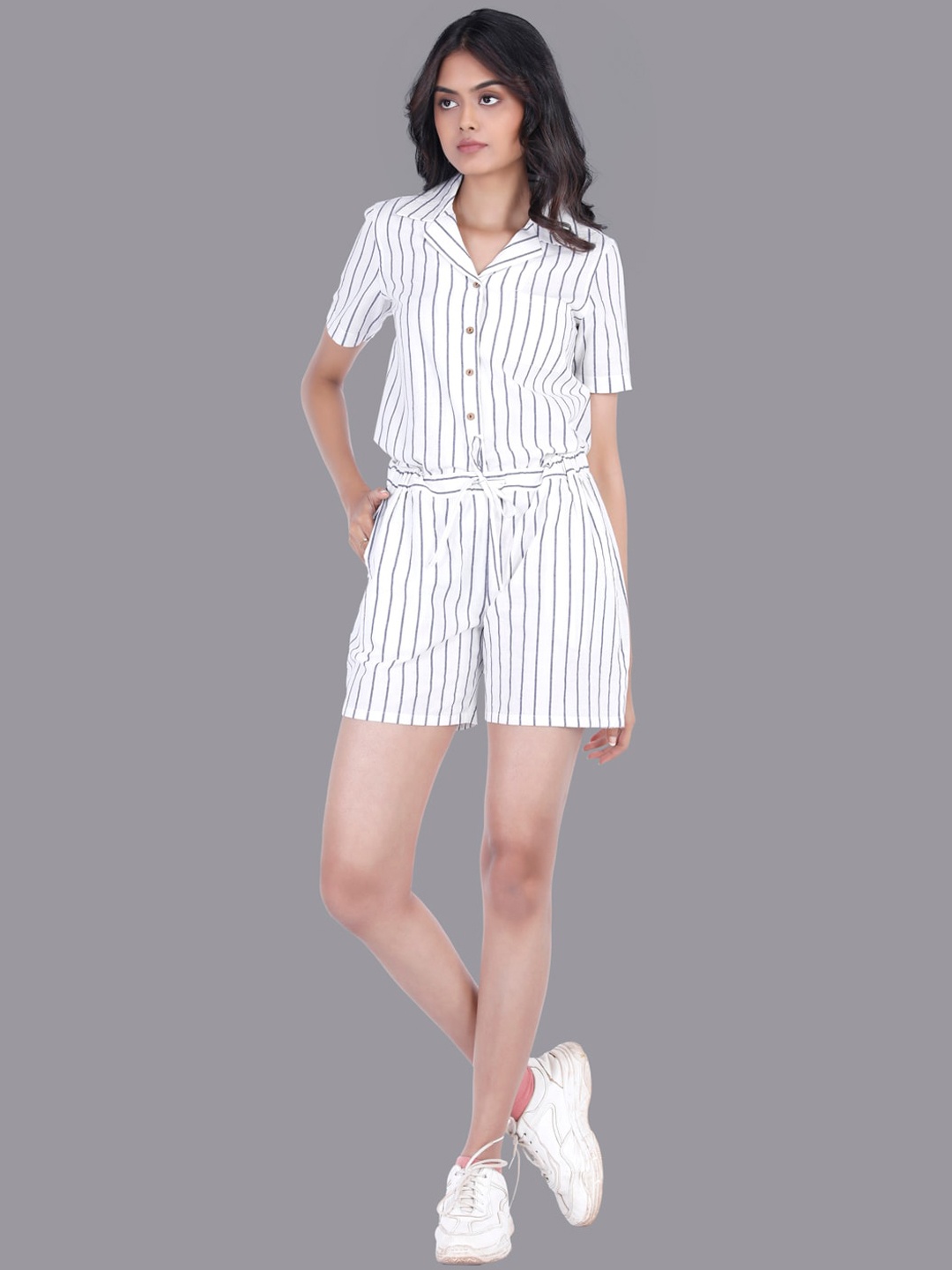 

RENTIYO Women White Striped Shorts