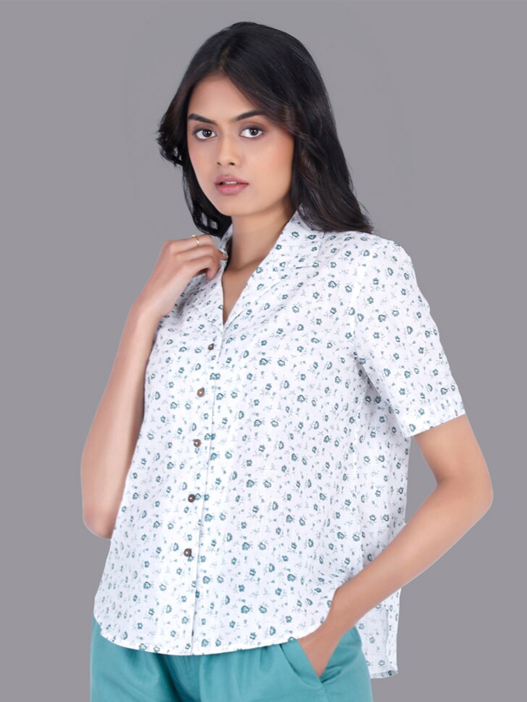 

RENTIYO Women White Classic Printed Casual Shirt