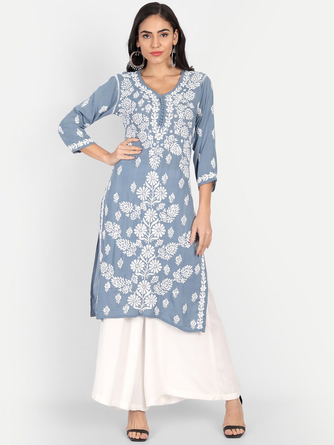 

Indiankala4u Women Grey & White Floral Embroidered Chikankari Kurta