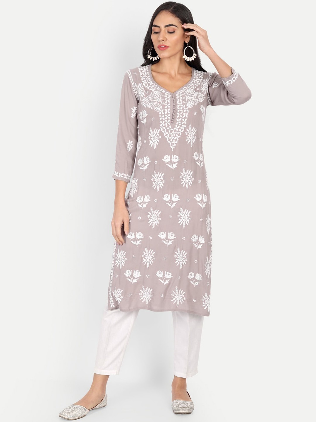 

Indiankala4u Women Beige & White Embroidered Chikankari Kurta