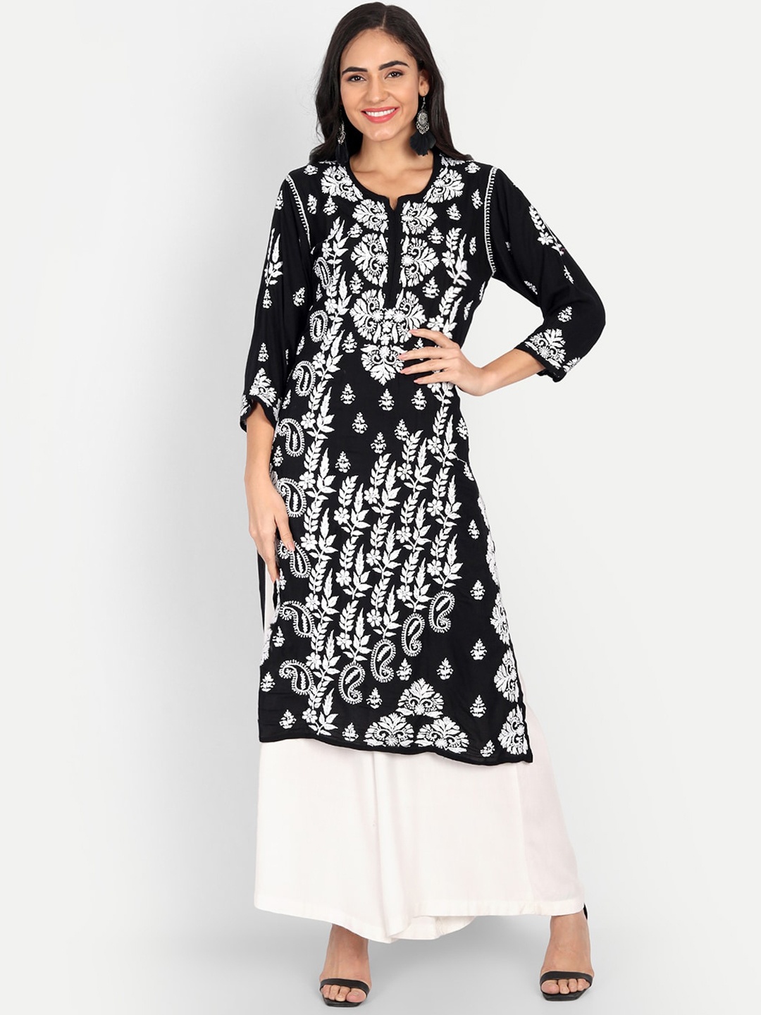 

Indiankala4u Women Black Printed Thread Work Kurta