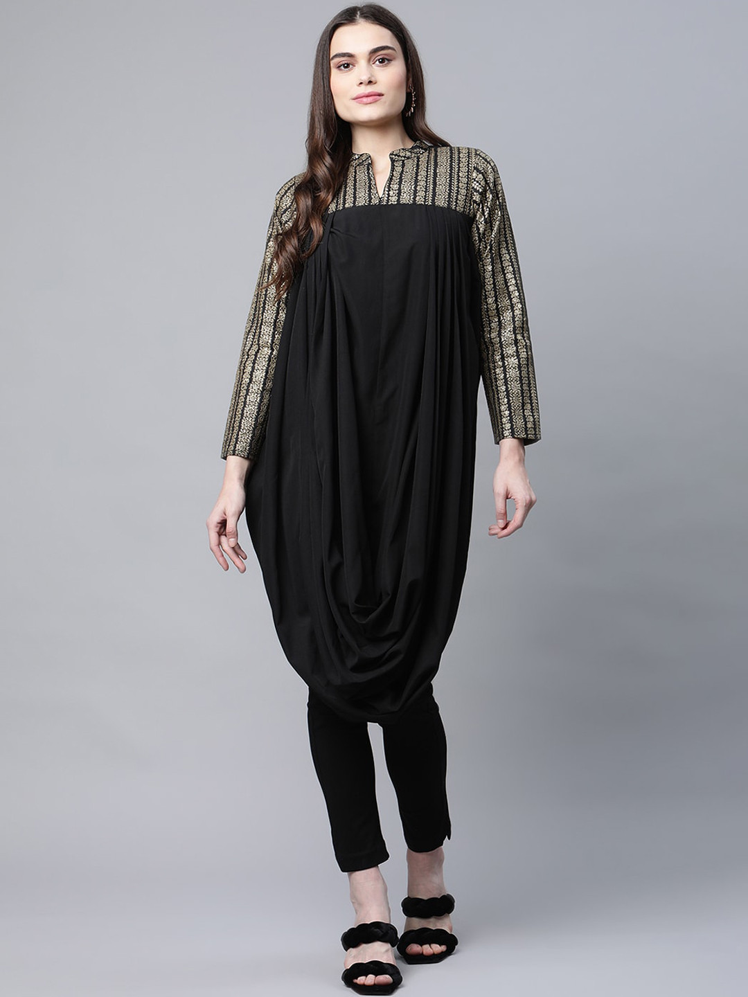 

Ahalyaa Women Black & Gold-Toned Printed Fusion Kurta