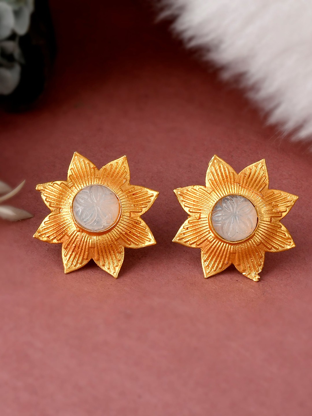 

DASTOOR Gold-Toned & White Contemporary Studs Earrings