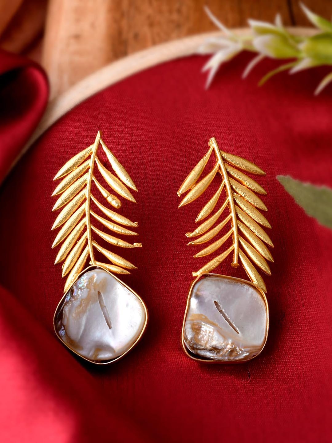 

DASTOOR Gold-Toned Feather Shaped Partywear Studs Earrings