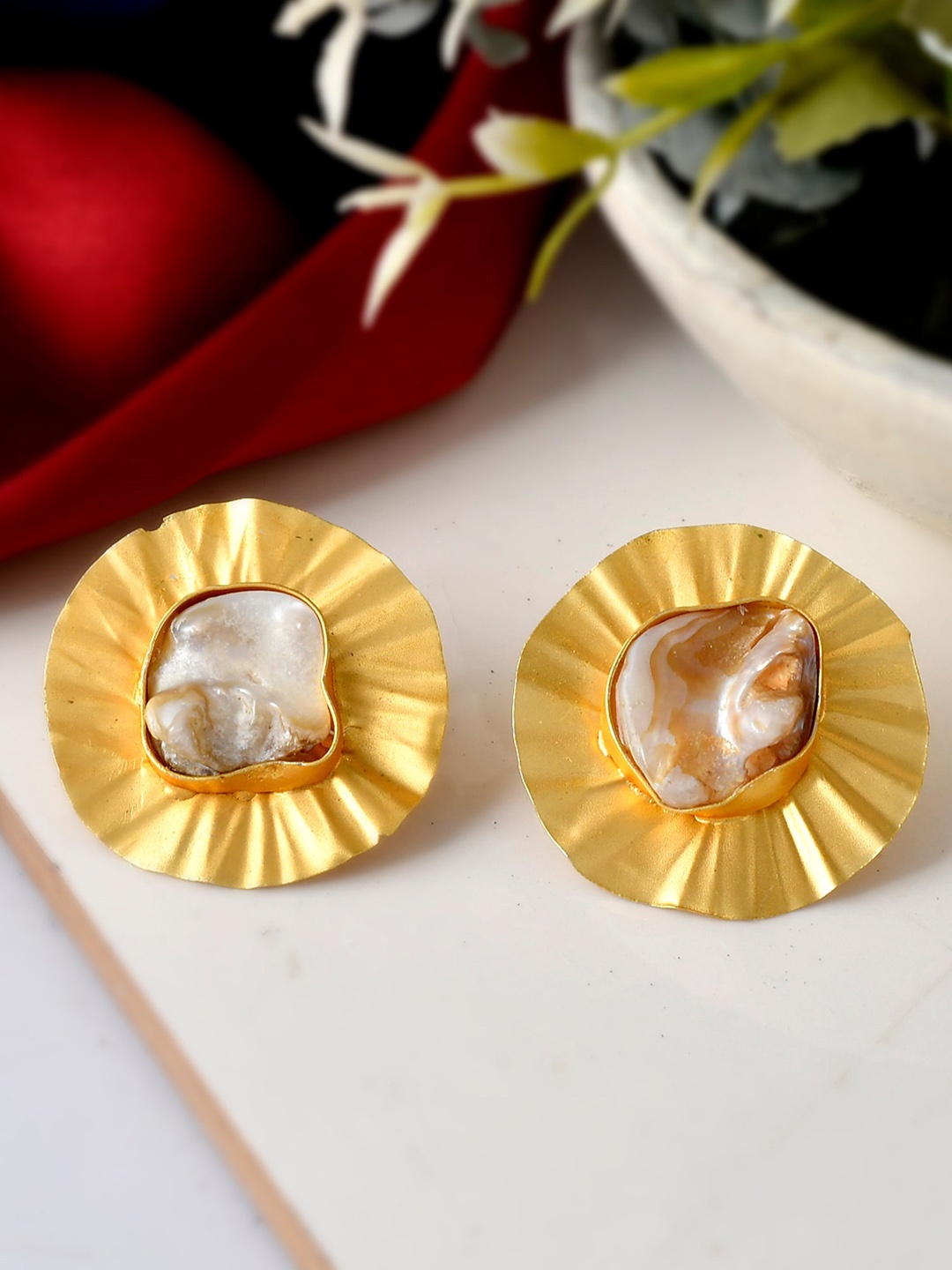 

DASTOOR Gold-Toned Circular Studs Earrings