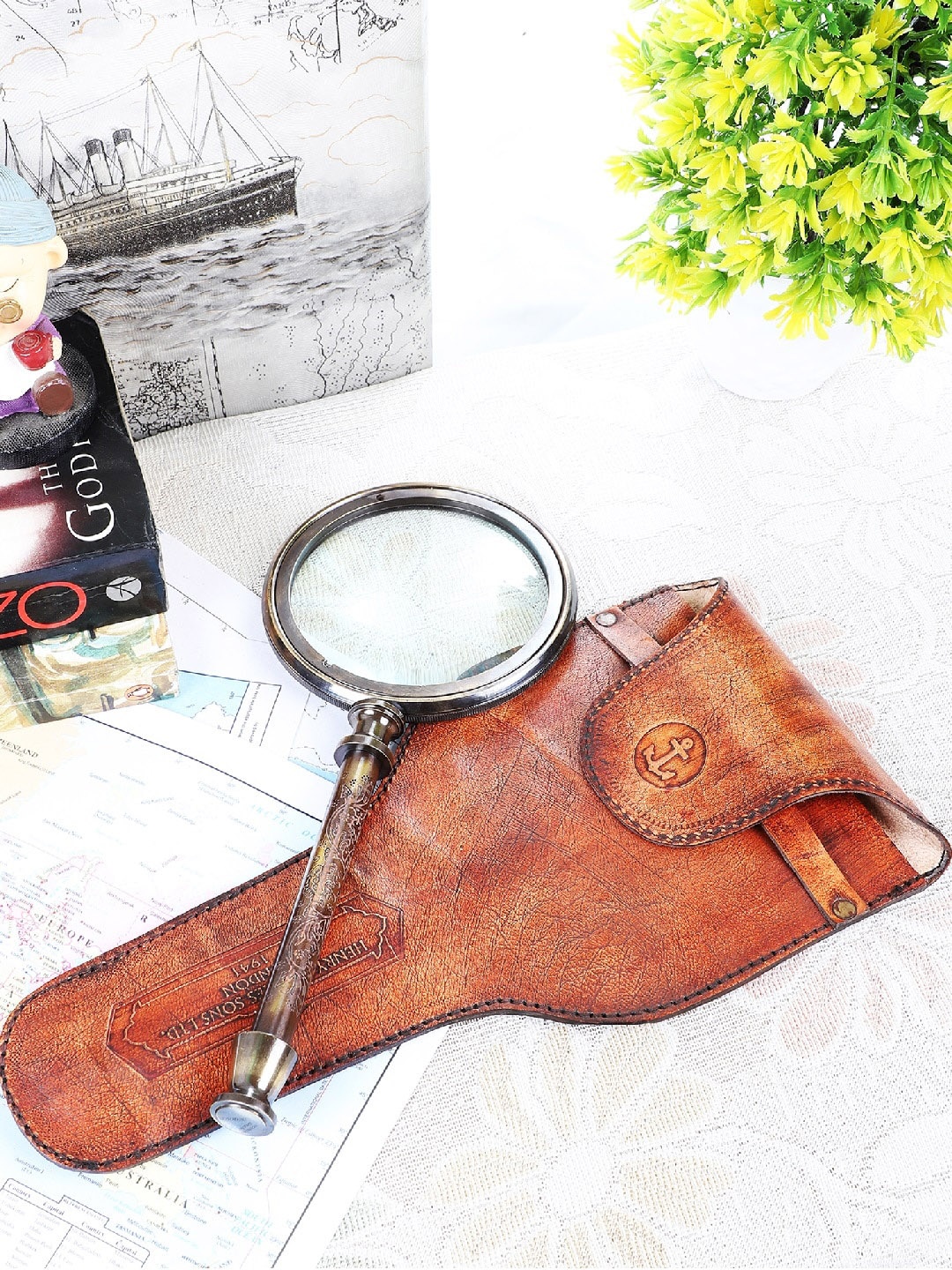 

EXIM DECOR Bronze-Toned Carving Henry Hudson Magnifying Glass with Leather Cover