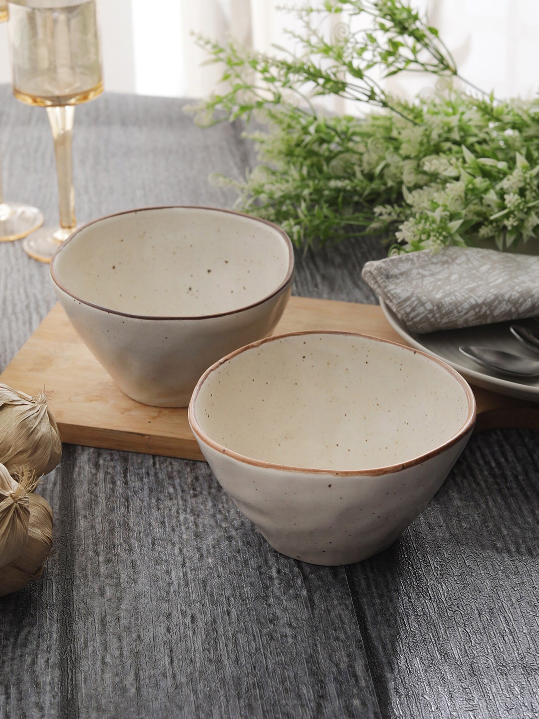 

MIAH Decor Off White & Gold-Toned 2 Pieces Handcrafted Stoneware Matte Bowls