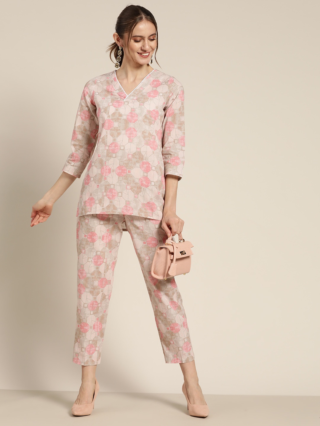 

Shae by SASSAFRAS Women Pink Printed Trousers