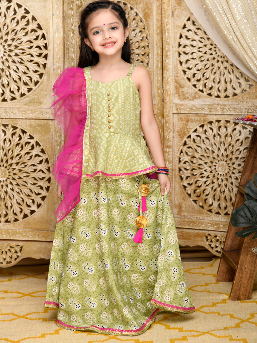 

SAKA DESIGNS Girls Green & Pink Ready to Wear Printed Lehenga & Blouse With Dupatta