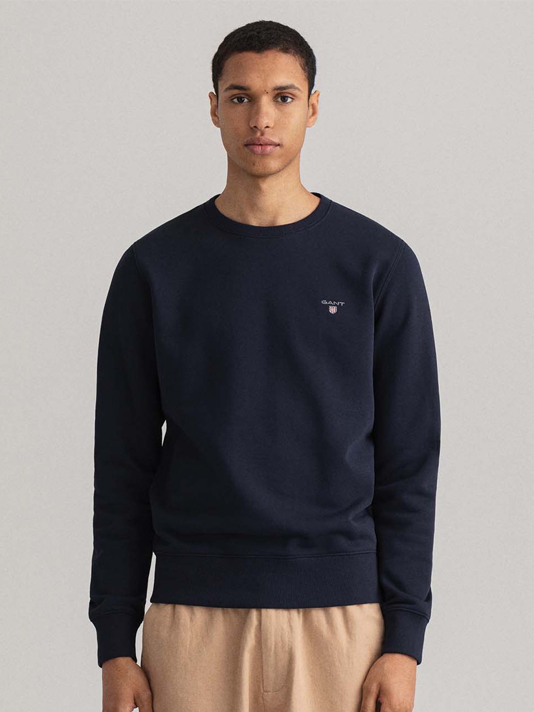 

GANT Men Blue Solid Regular Fit Sweatshirt