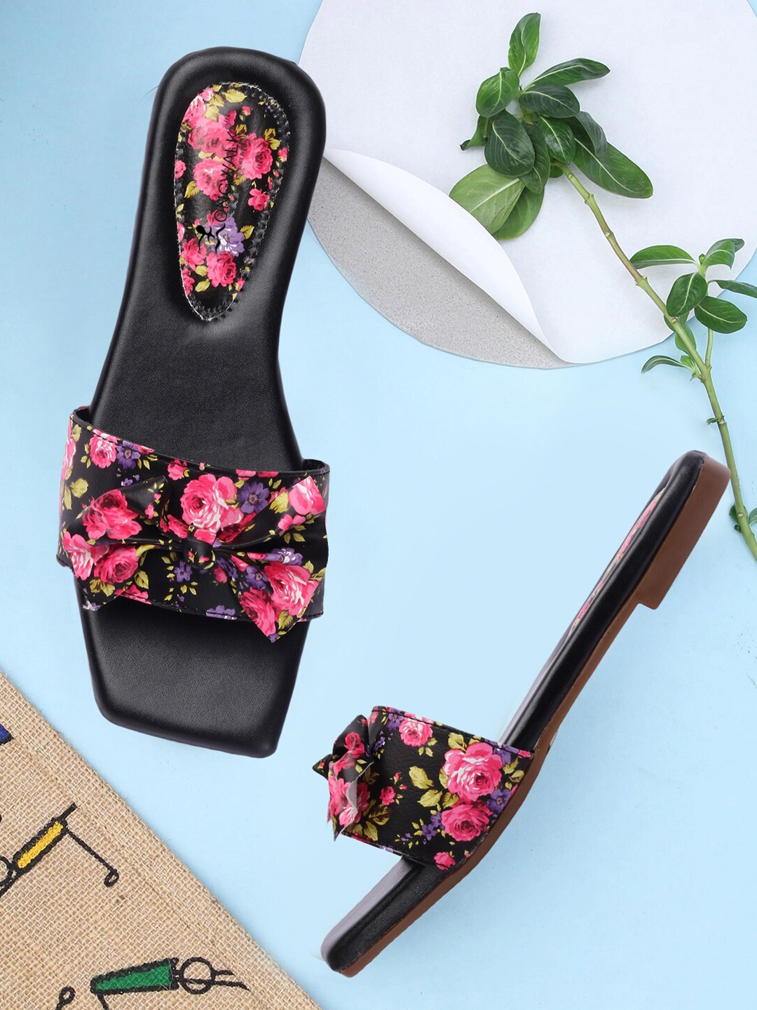 

Longwalk Women Black Printed Open Toe Flats