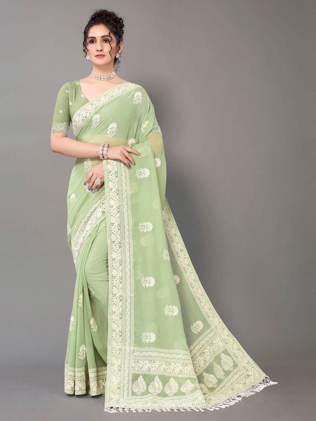 

HRITIKA Green & White Floral Chikankari Pure Georgette Saree