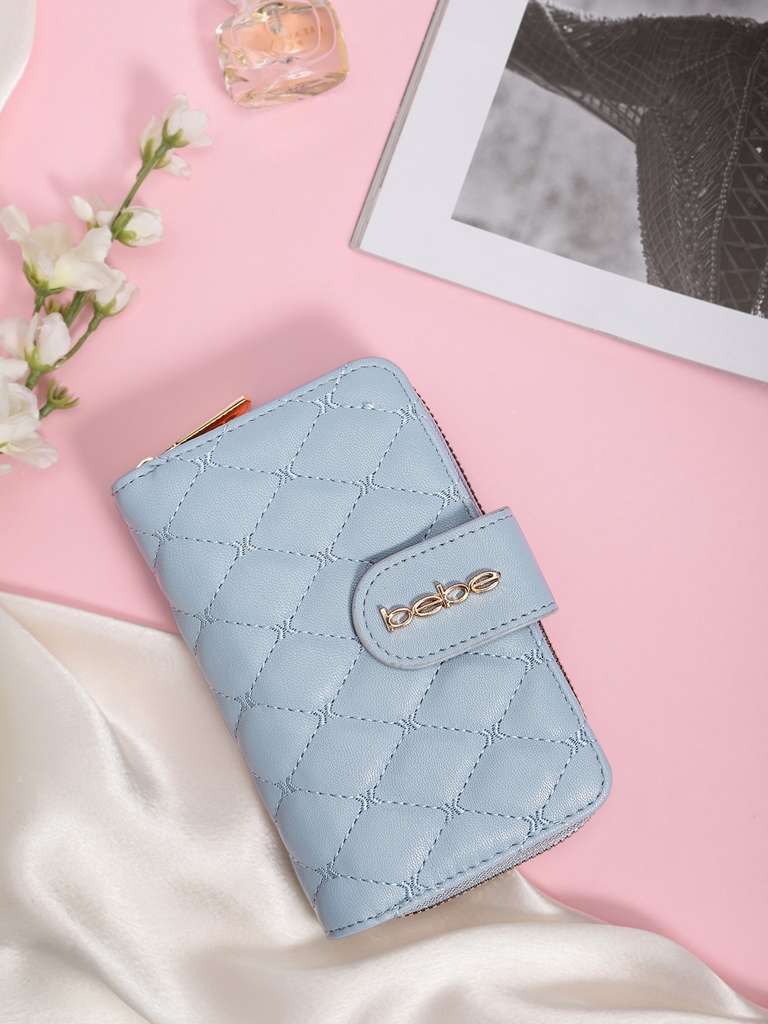 

bebe Women Quilted Zip Around Wallet, Blue