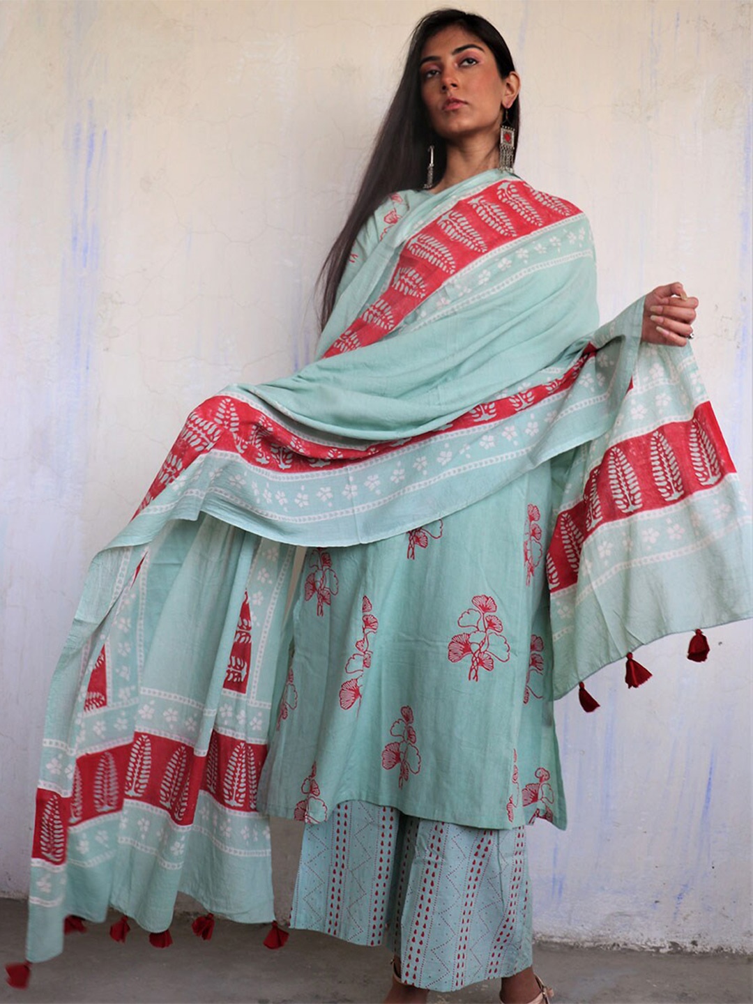 

Chidiyaa Blue & Red Printed Pure Cotton Dupatta