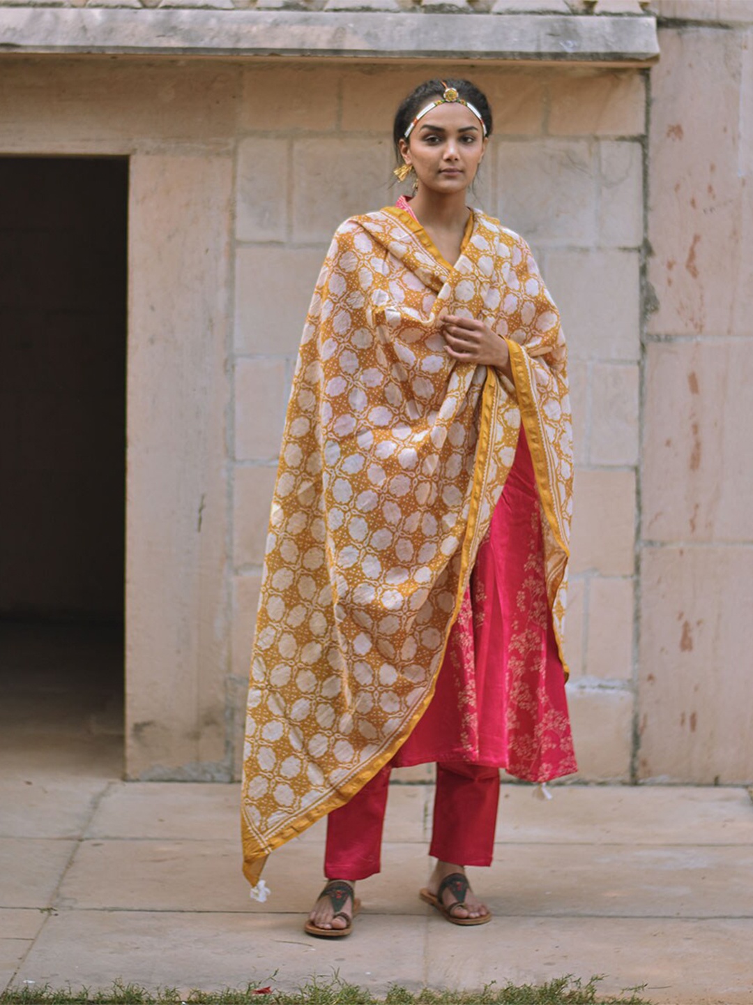 

Chidiyaa Yellow & White Printed Dupatta