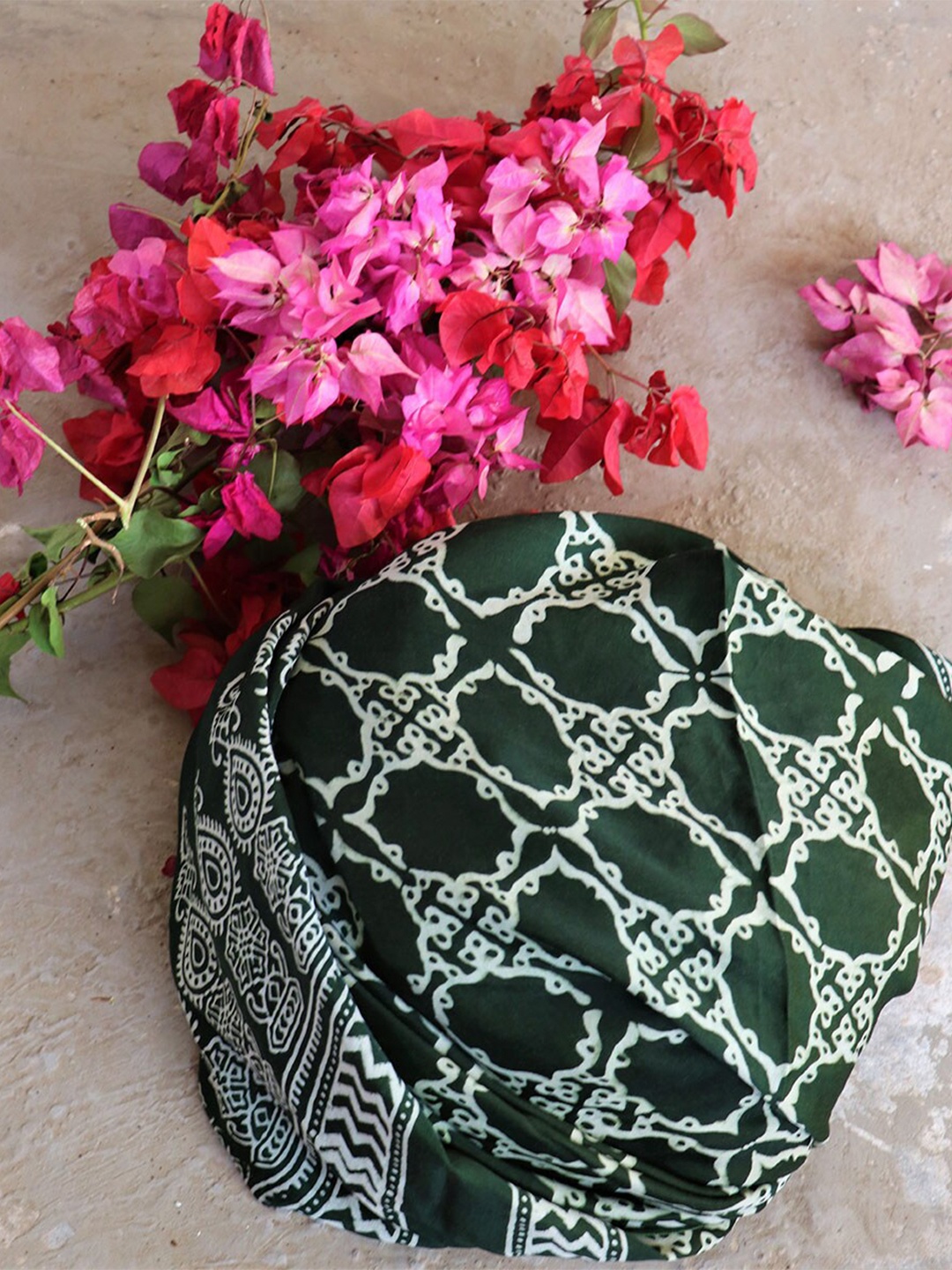 

Chidiyaa Green & White Ethnic Motifs Printed Pure Silk Dupatta