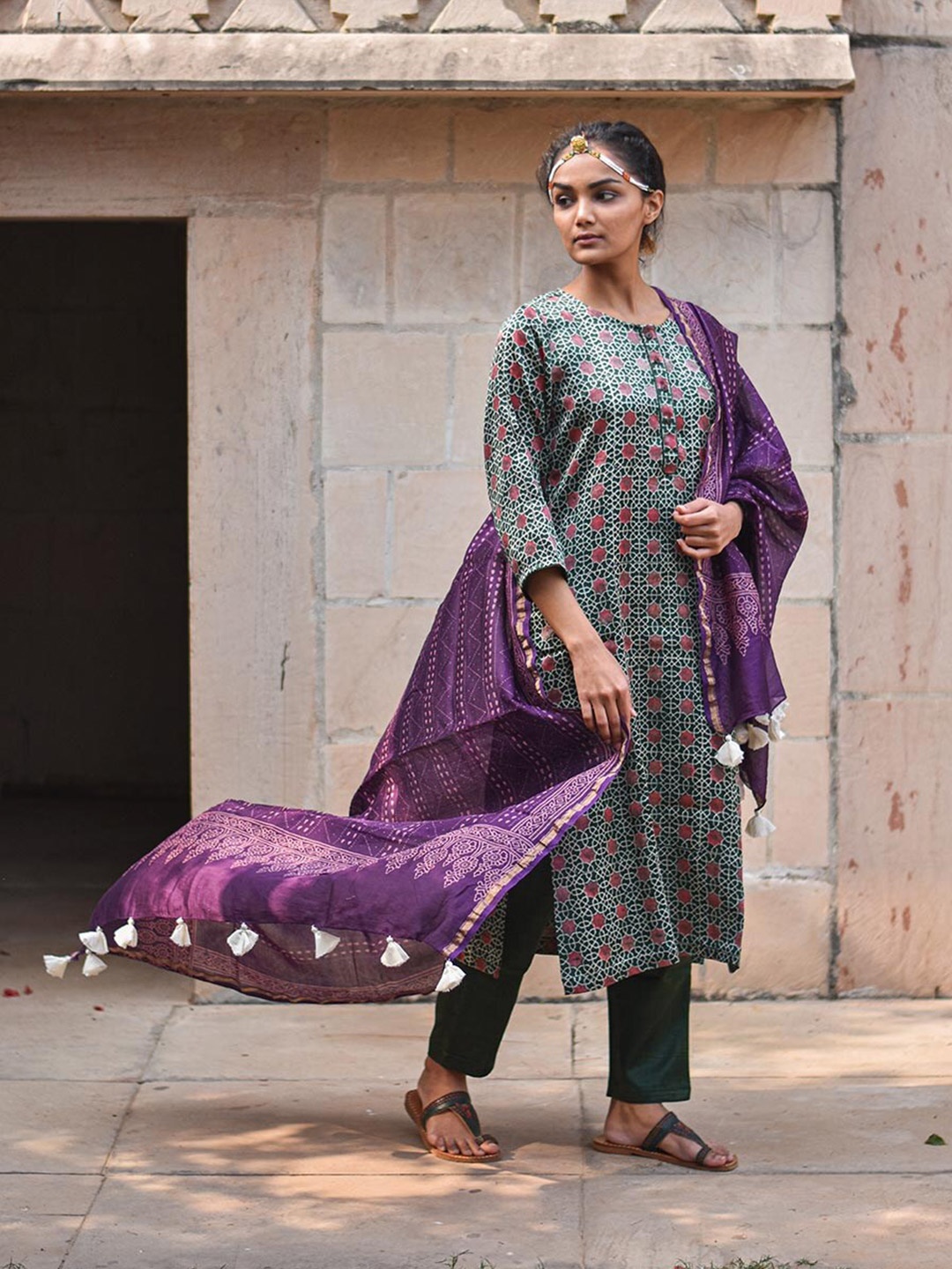 

Chidiyaa Purple & White Printed Dupatta
