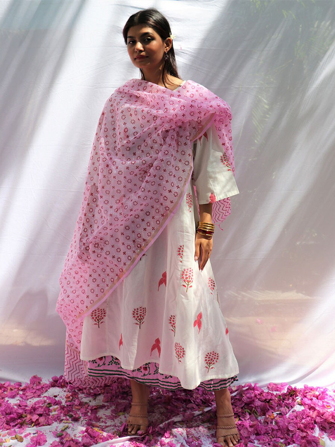 

Chidiyaa Pink & White Ethnic Motifs Printed Dupatta
