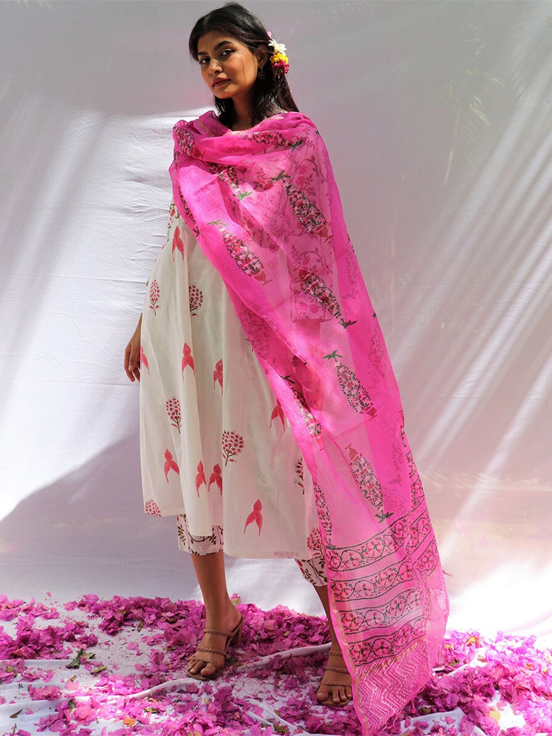 

Chidiyaa Women Pink & Red Printed Dupatta