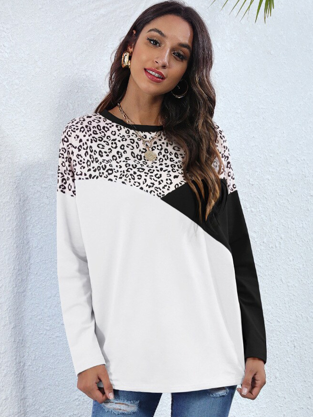 

BoStreet Women's White Long Sleeves Printed Sweatshirt