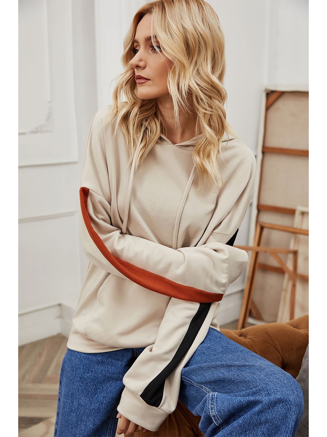 

StyleCast Women Cream Colourblocked Sweatshirt