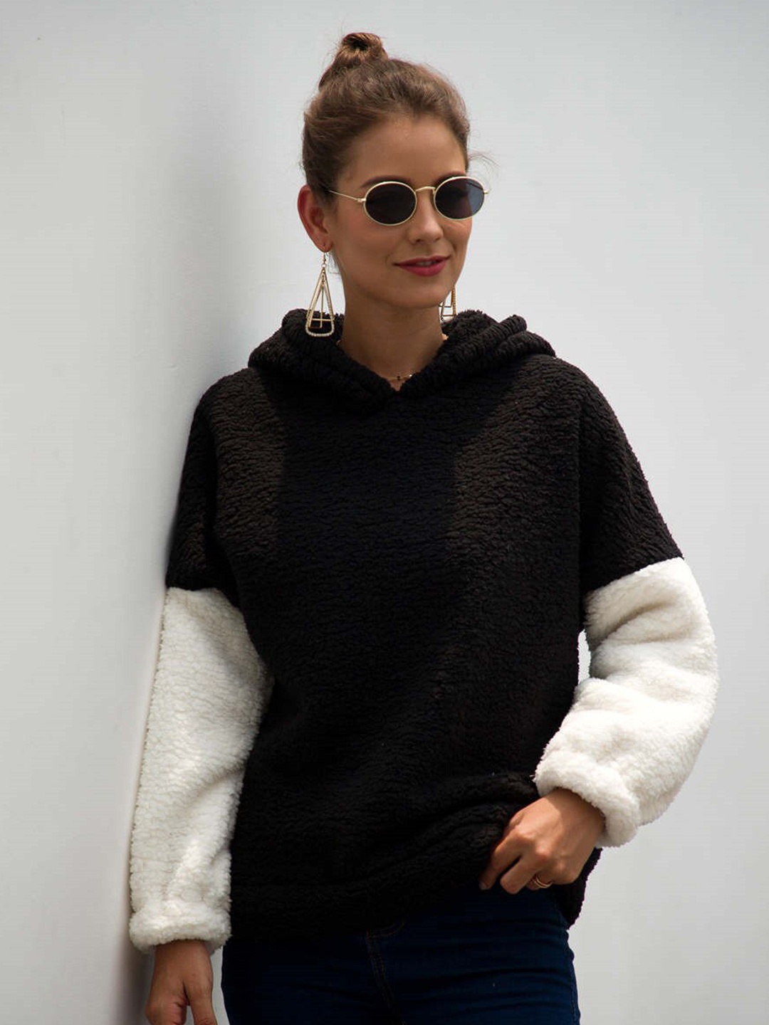 

BoStreet Women Black Colourblocked Long Sleeves Sweatshirts