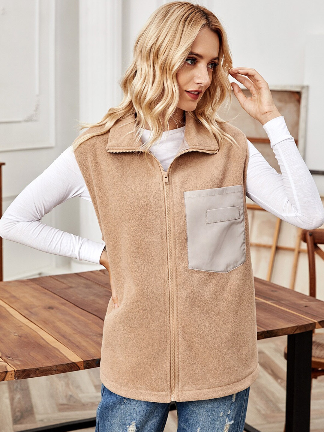 

StyleCast Women Cream-Coloured Checked Crop Biker Jacket with Embroidered