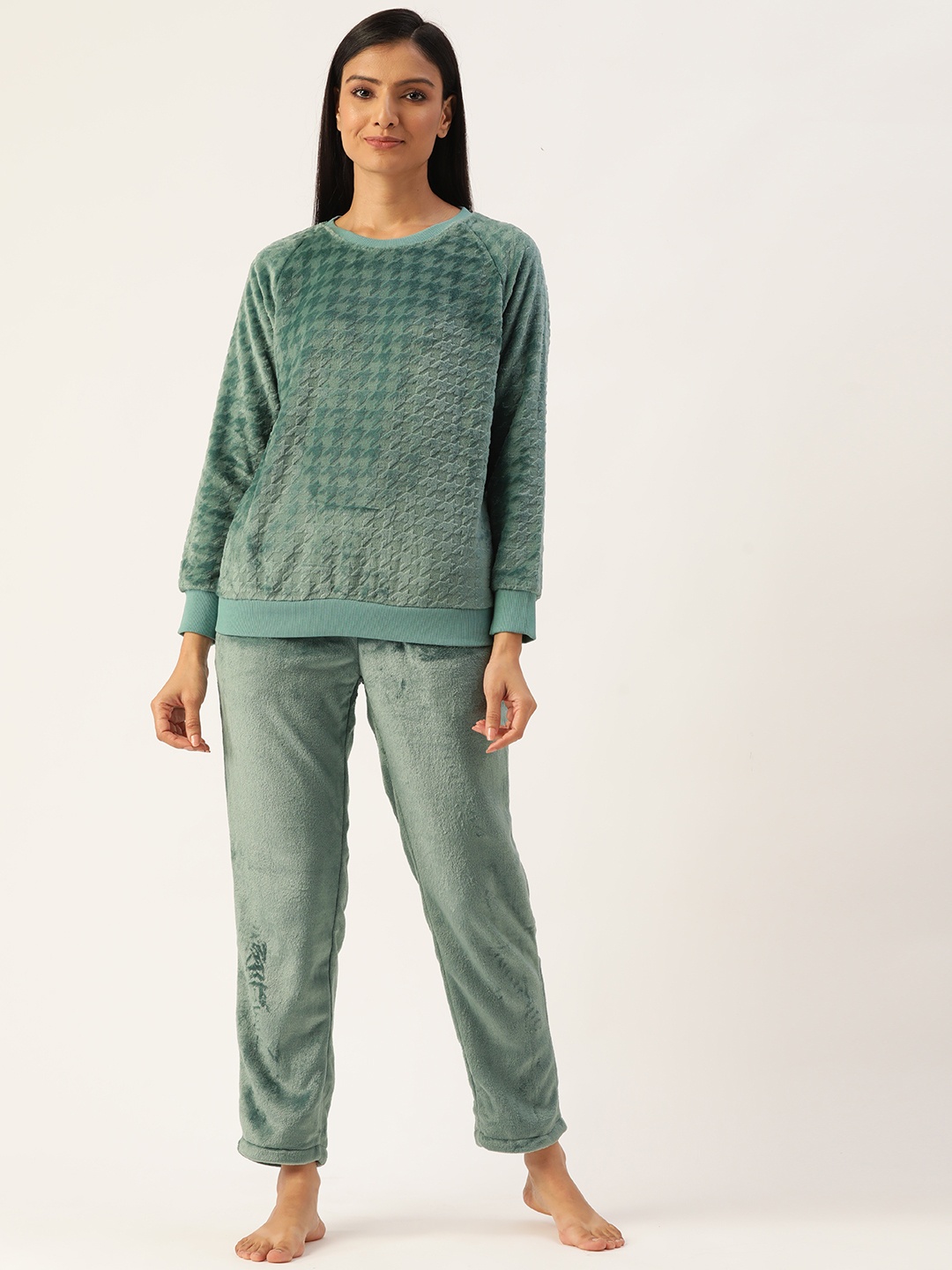 

MADAME M SECRET Women Green Houndstooth Velvet Finish Pyjama Set