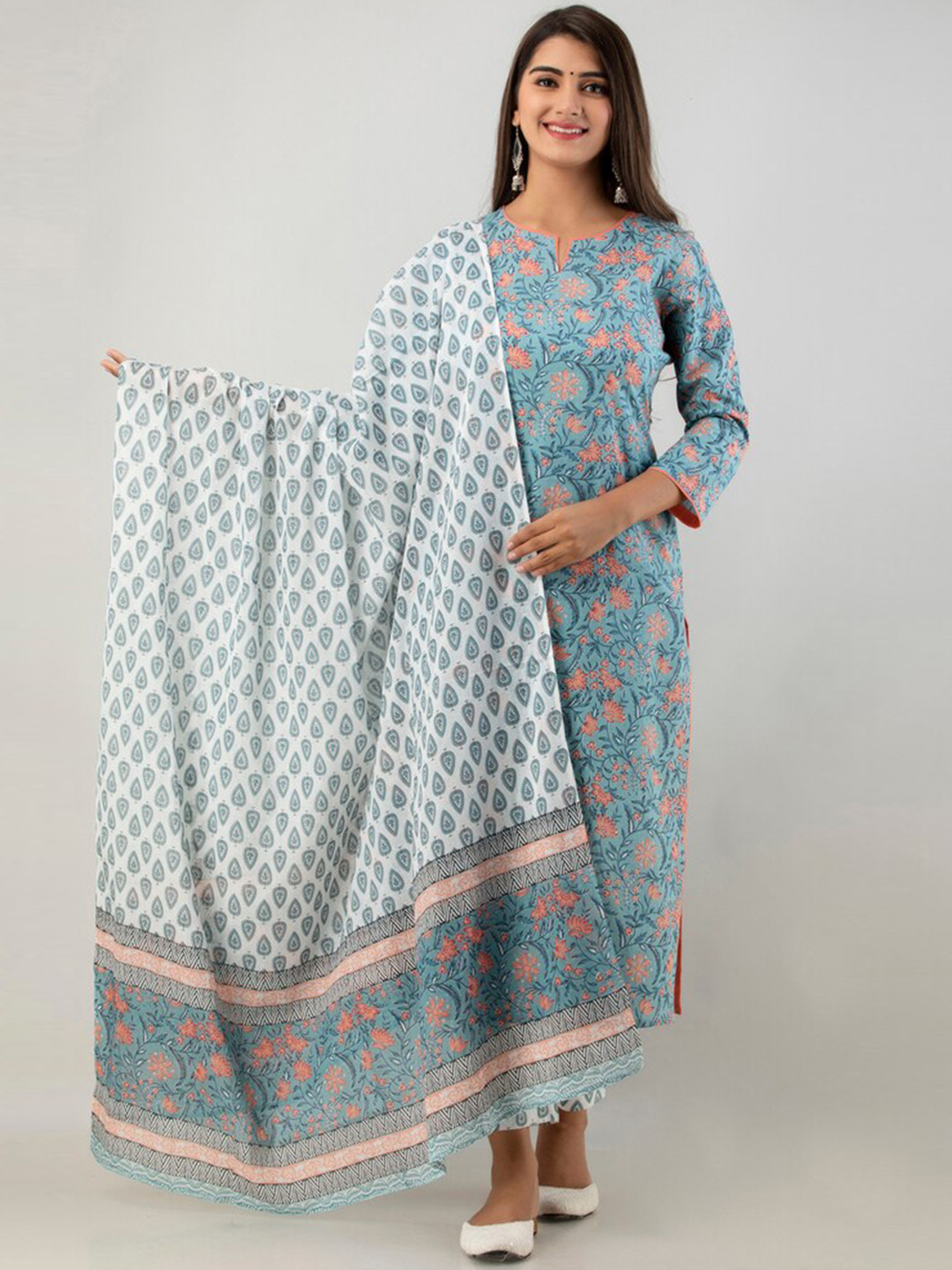 

Sutidora Women Turquoise Blue Floral Printed Pure Cotton Kurta with Trousers & With Dupatta