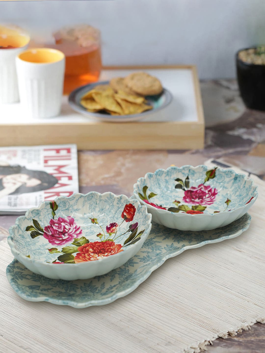 

Gallery99 Set Of 2 White & Blue Printed Serving Bowls With Tray