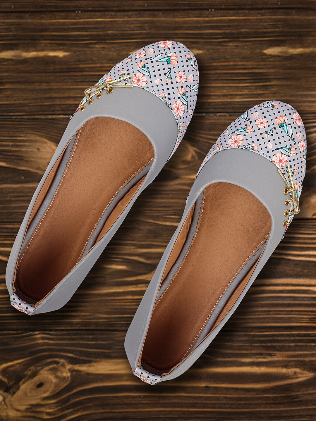 

Moonwalk Women Grey Printed Flats