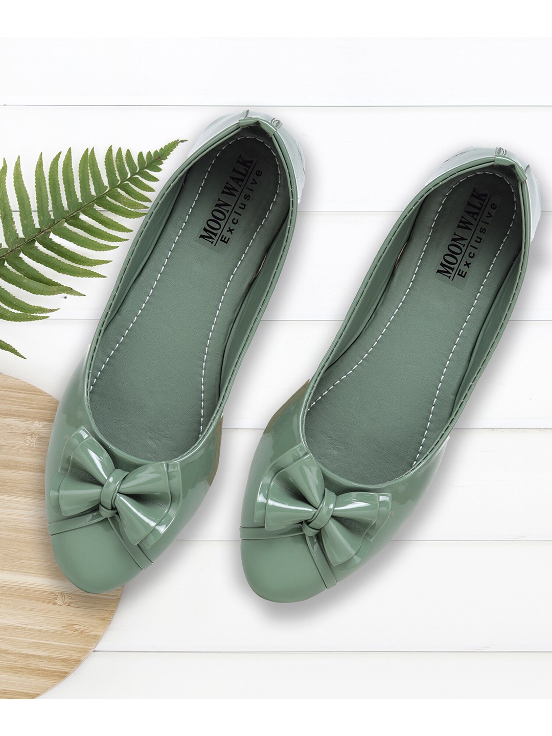 

Moonwalk Women Green Bows Flats