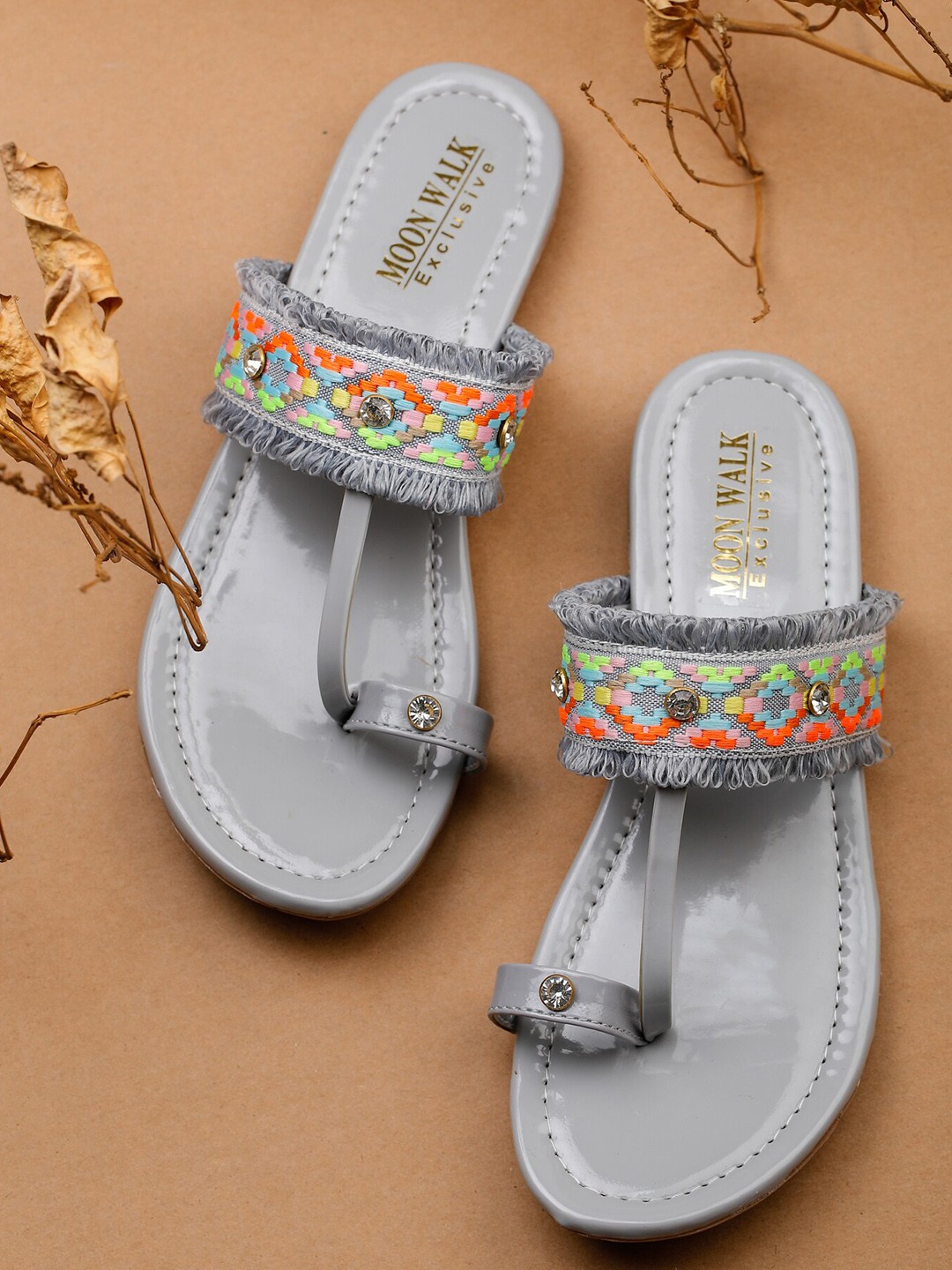 

Moonwalk Women Grey One Toe Flats