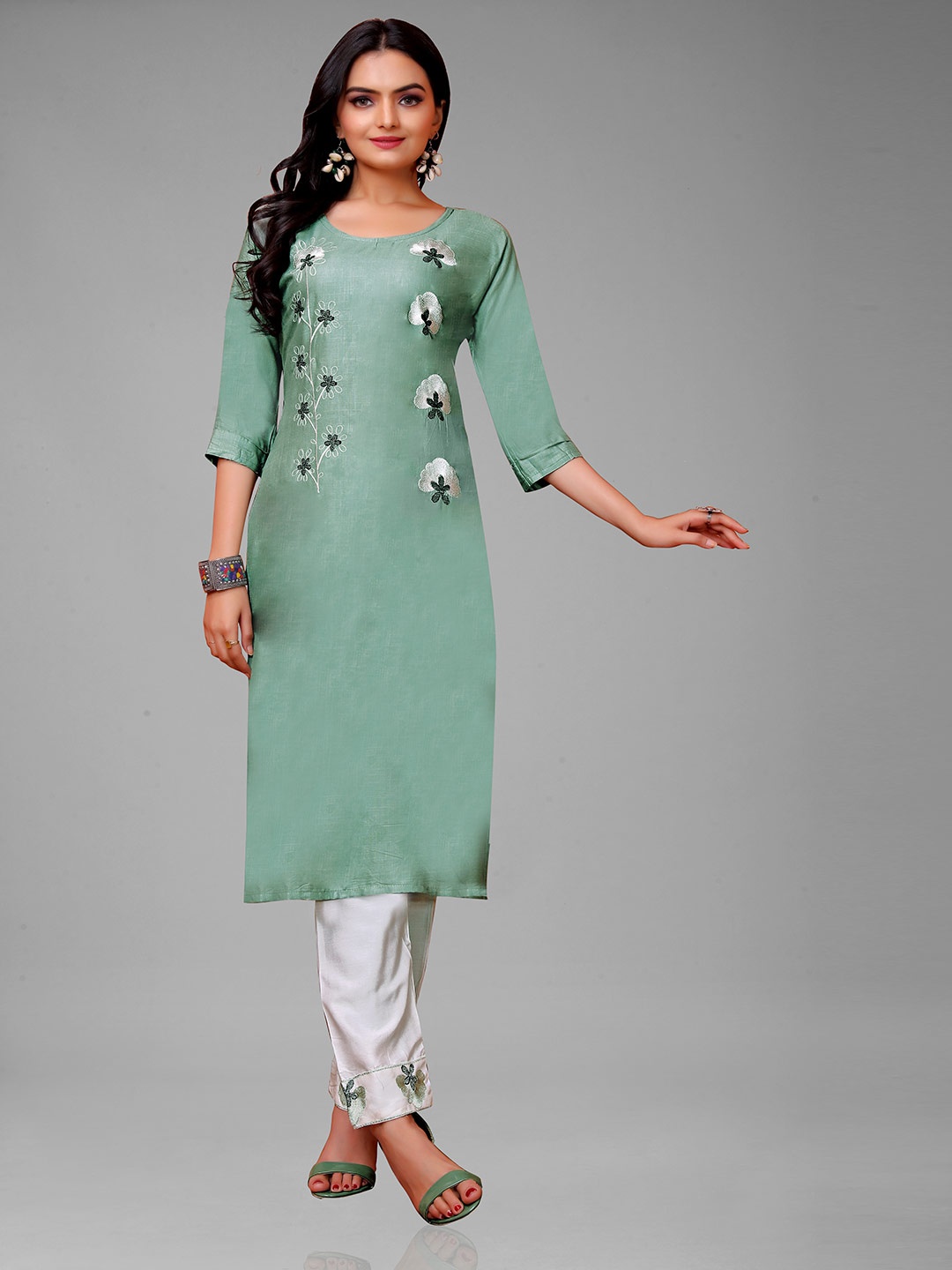 

Paramparik Textile Women Green Embroidered Kurta with Trousers