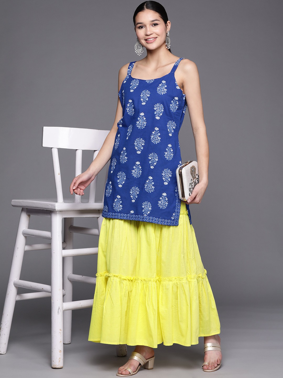 

Ahalyaa Women Blue Floral Printed Pure Cotton Sharara Set