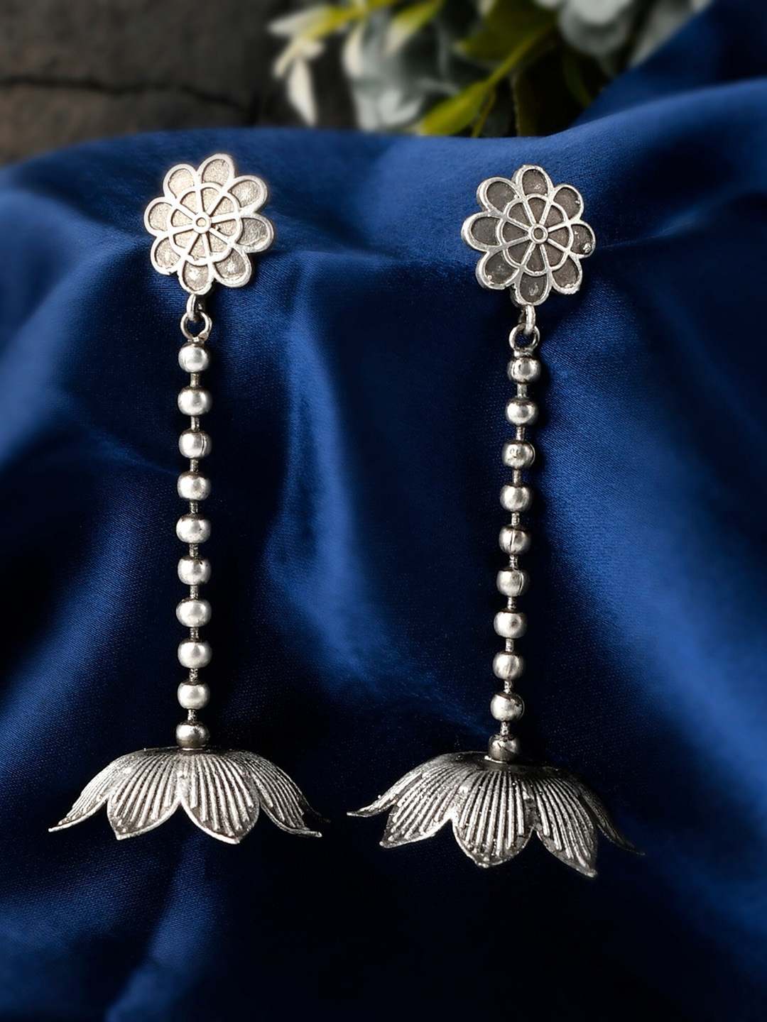 

DASTOOR Silver-Toned Contemporary Drop Earrings