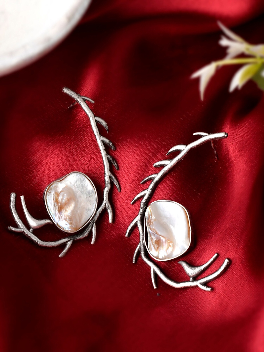 

DASTOOR Silver-Toned Contemporary Drop Earrings