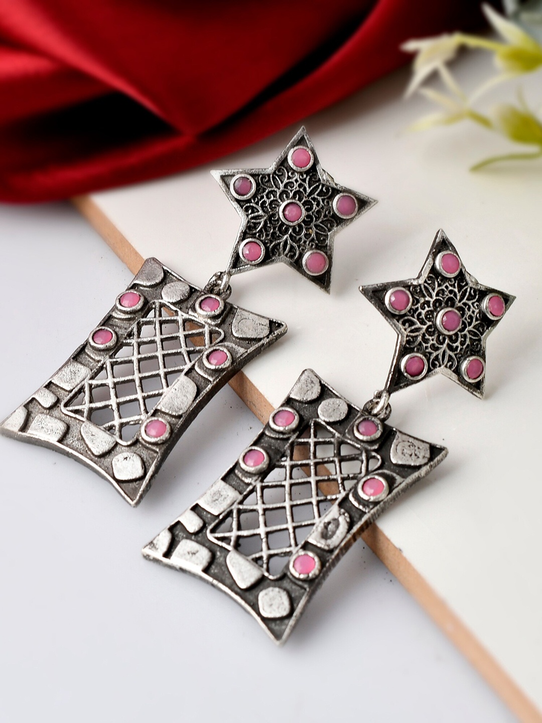 

DASTOOR Silver-Toned & Pink Geometric Drop Earrings