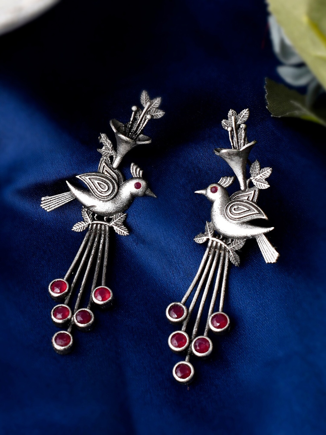 

DASTOOR Silver-Toned Contemporary Drop Earrings