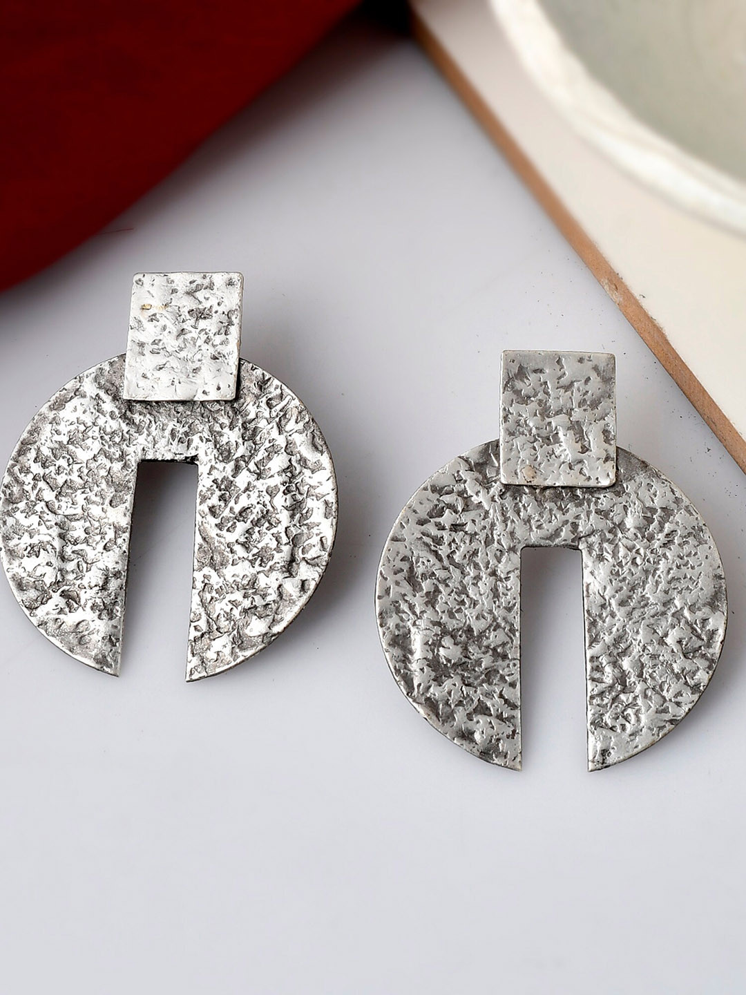

DASTOOR Silver-Toned Contemporary Drop Earrings